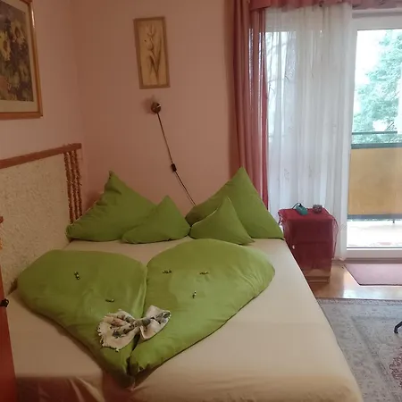 Gyoengyvirag Ueduelo - Mario