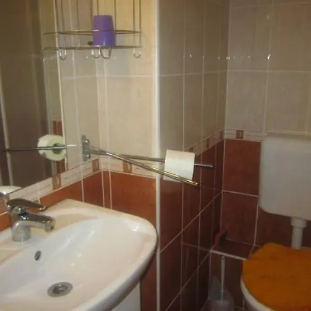 Gyoengyvirag Ueduelo - Mario Daire Harkány